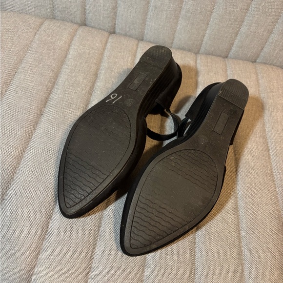 Seychelles Black Flats with Ankle Strap - Picture 4 of 8